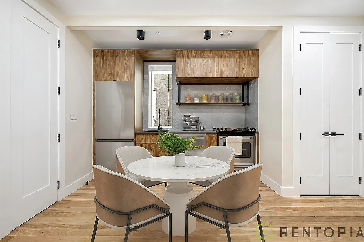 228 Berry Street — Photo 2