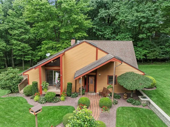 151 Kyle Rd, Valencia, PA 16059