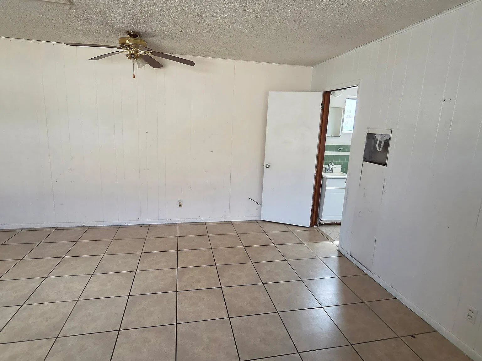 3 bed, 2.0 bath, 1287 sqft, $1,200 — Photo 3