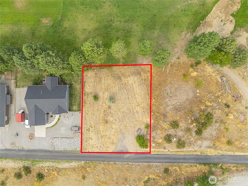 3rd image of 103 Golf Course Dr.