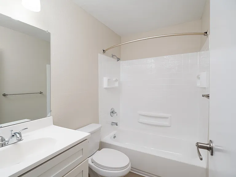 Lynwood Knolls — Photo 17
