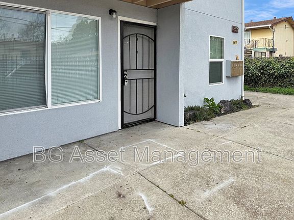 2nd image of 2839 Del Camino Dr #D