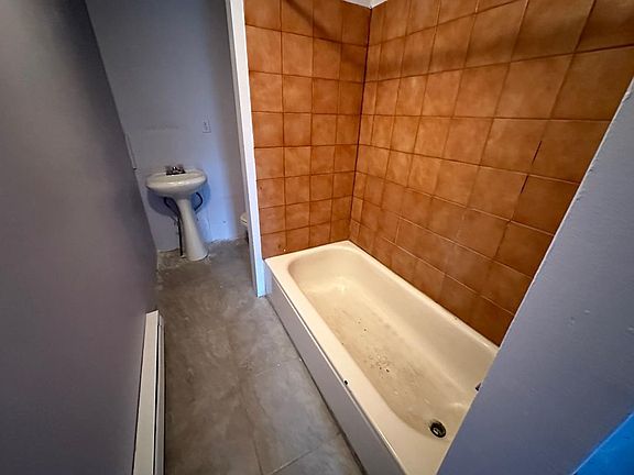 5th image of 3325 N 19th St Floor 1
