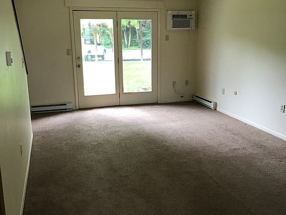 4th image of 838 Southgate Dr