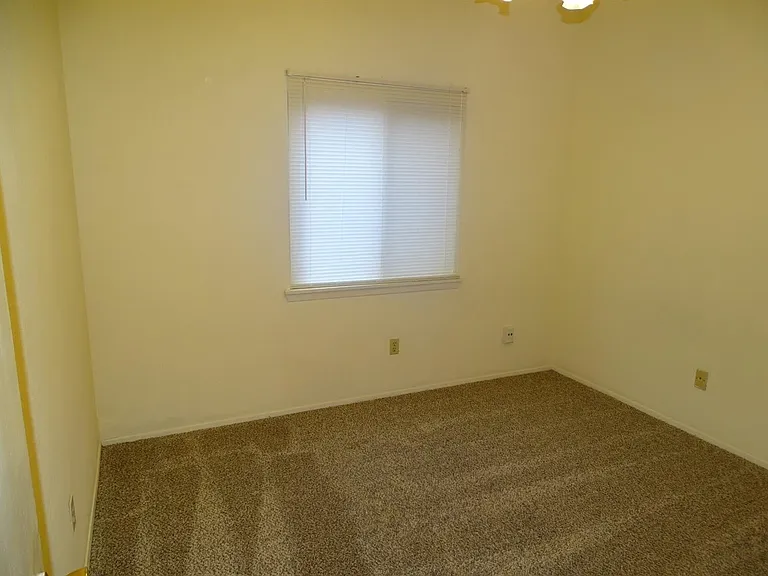 212 N Troy Ave #B — Photo 7