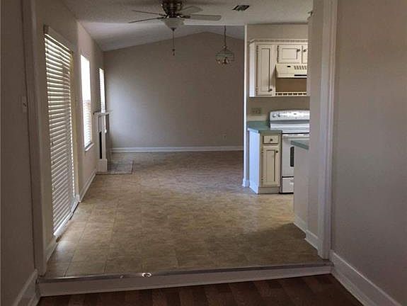 4th image of 2422 High Hollow Dr