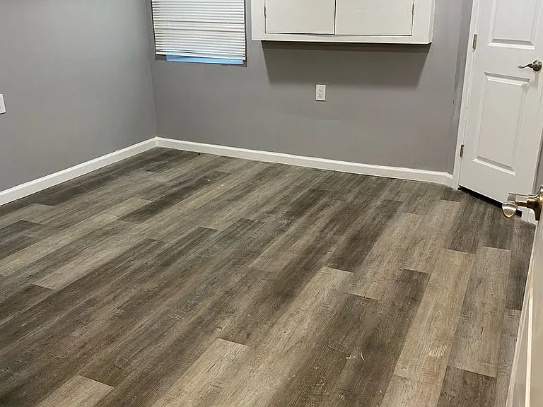 6 S Franklintown Rd — Photo 2