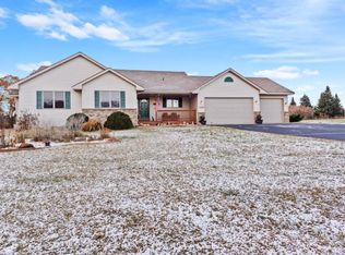 4360 Elk Ct, North Branch, MN 55056