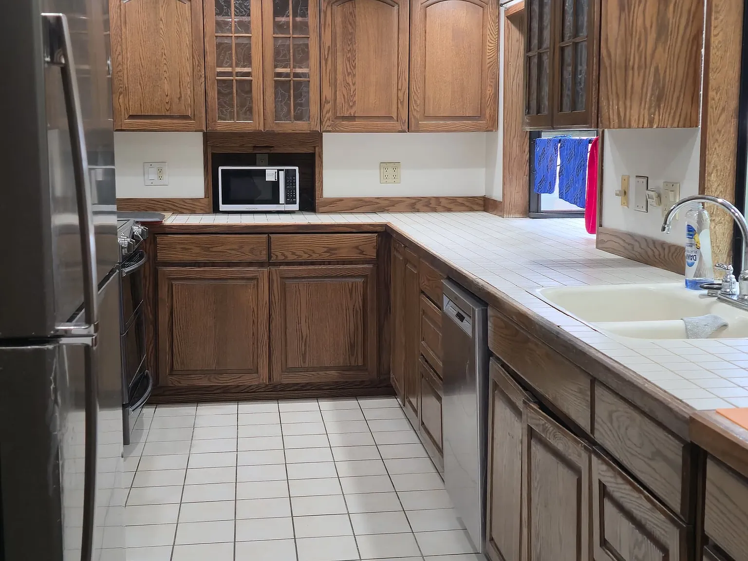 6 bed, 2650 sqft, $3,600 — Photo 2