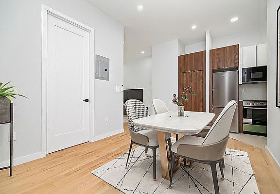 3rd image of 117 W 57th St #4F