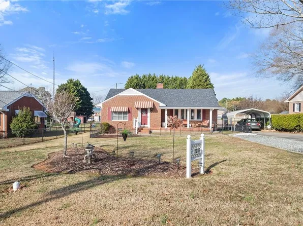 2289 Lee Dr, Burlington, NC 27215