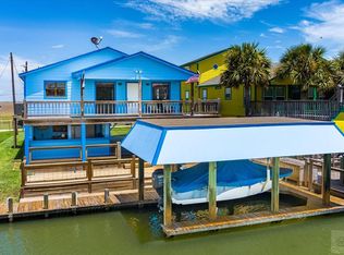 1327 Bay St, Crystal Beach, TX 77650