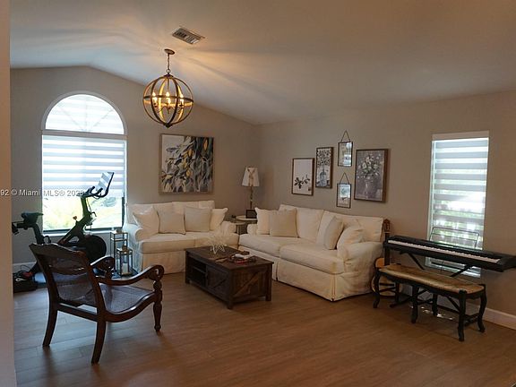 2nd image of 1612 Eastlake Way