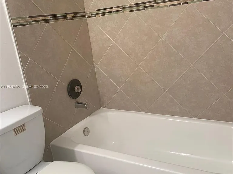 20815 NE 8th Ct #20220 — Photo 6