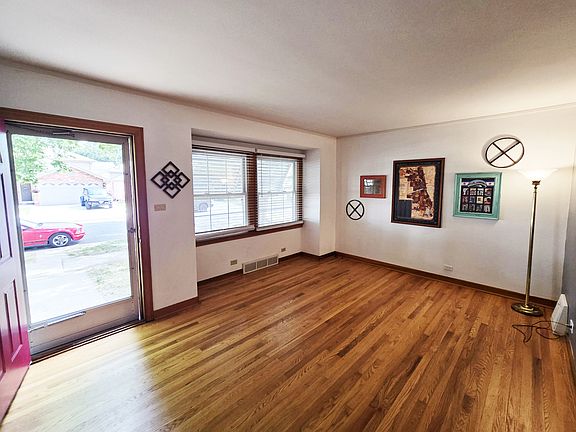 4th image of 10342 S Christiana Ave