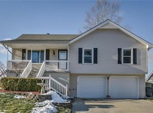 1324 N Arrowhead Ridge Dr, Independence, MO 64056