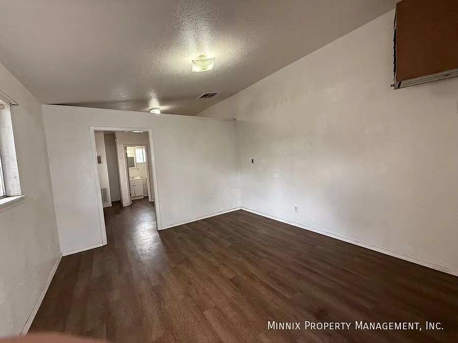 1 bed, 1.0 bath, 353 sqft, $725 — Photo 2