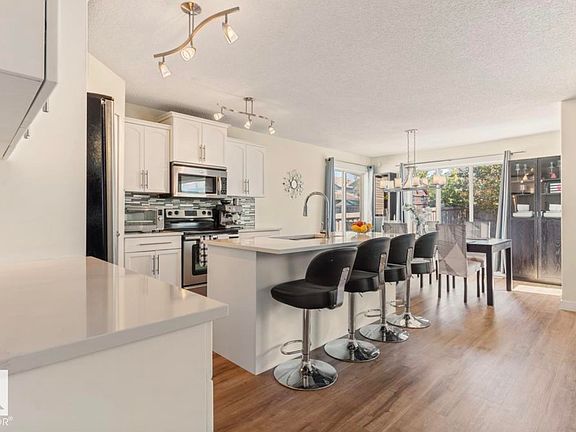 5th image of 1007 Macewan Close SW