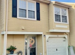 73 Meadowlark Dr, Cohoes, NY 12047
