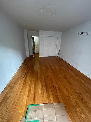 Rented by Living Room NY Corp | media 9