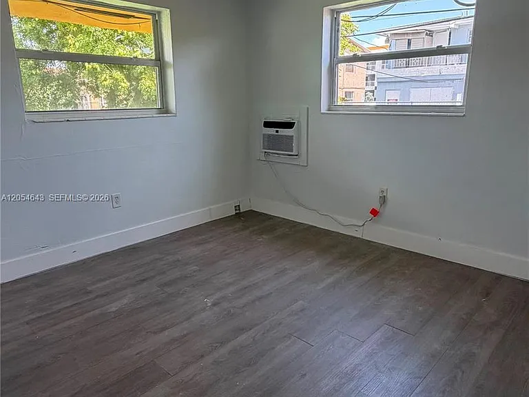 1465 W 28th St #4 — Photo 6
