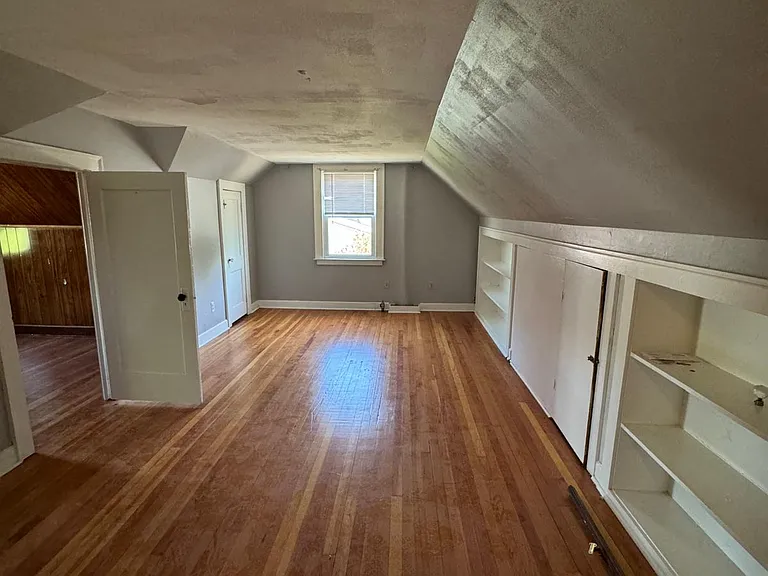 44 Tuttle Pl — Photo 13