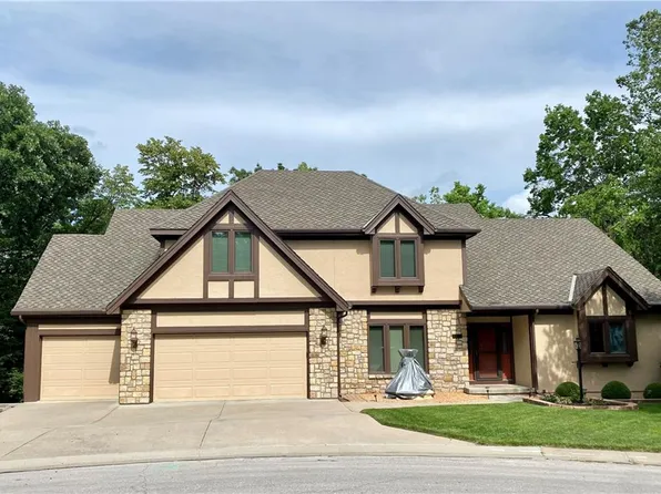 5525 N Oakdale Pl, Parkville, MO 64152