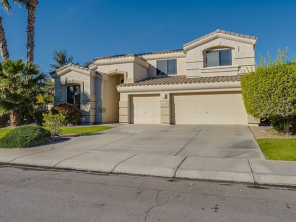 3rd image of 692 W Honeysuckle Dr