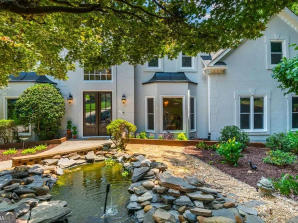 2865 Stoneglen Close, Roswell, GA 30076