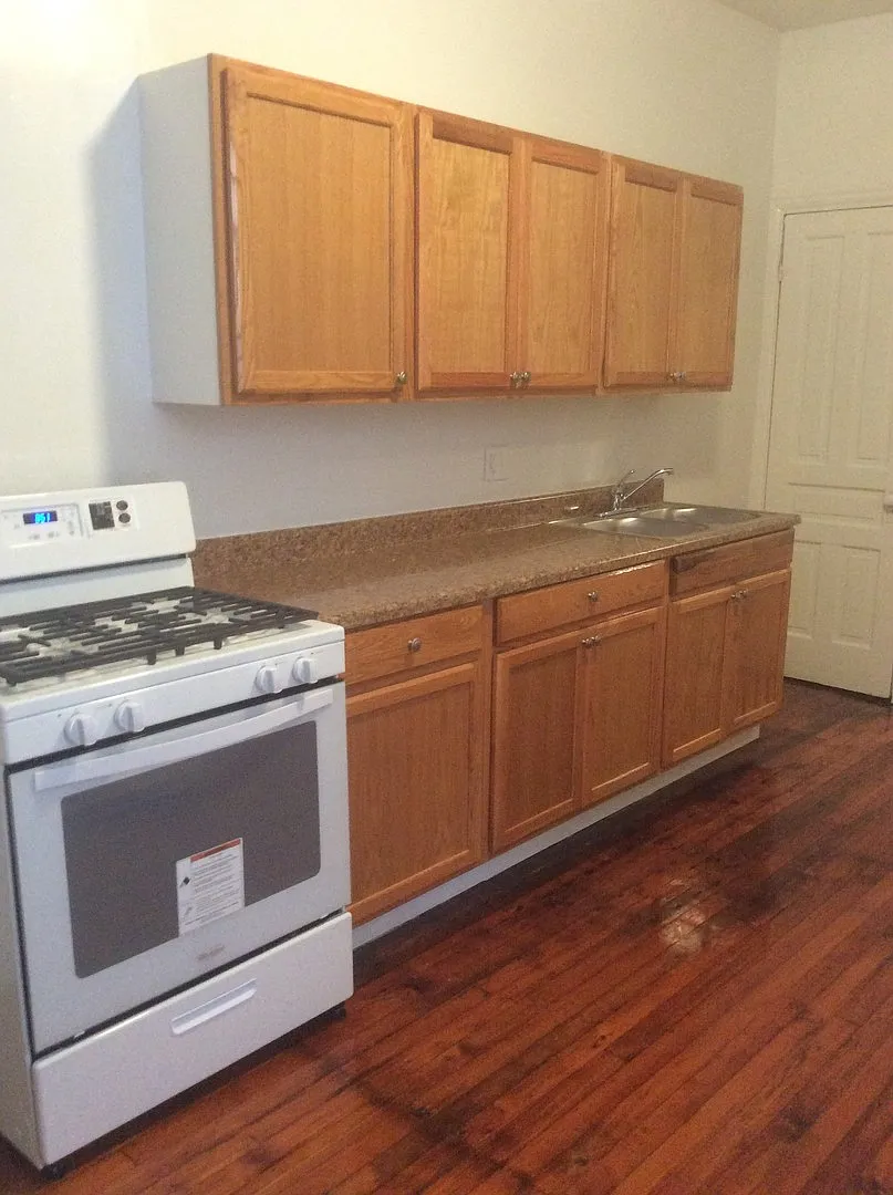1st floor with parking West End York City SD — Photo 2