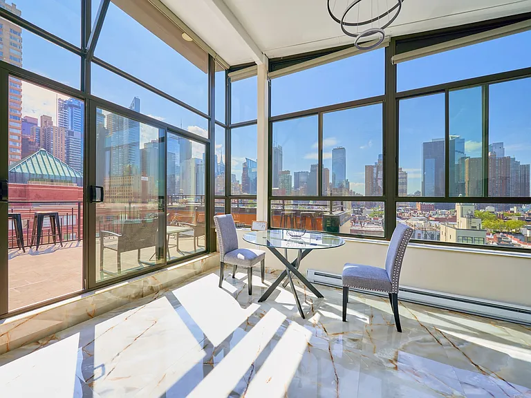 402 W 50th St #PENTHOUSE — Photo 4