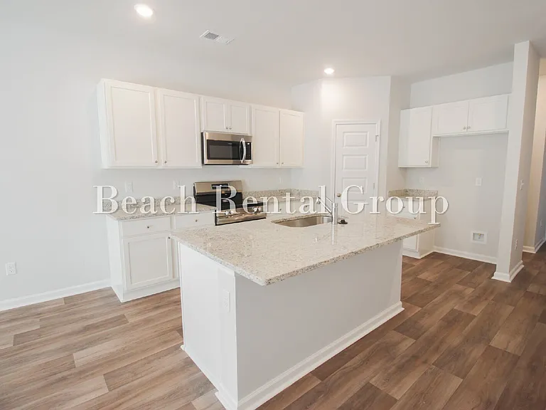 1320 Speedway St — Photo 7