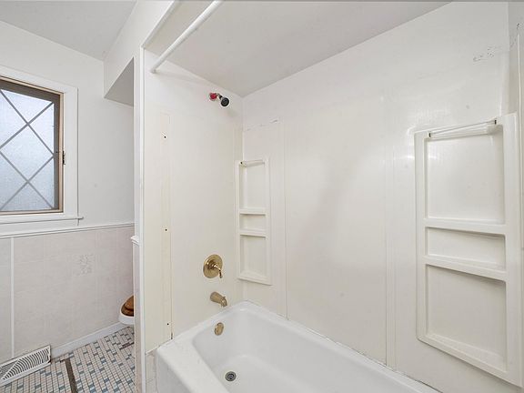 5th image of 440 W Arquilla Dr