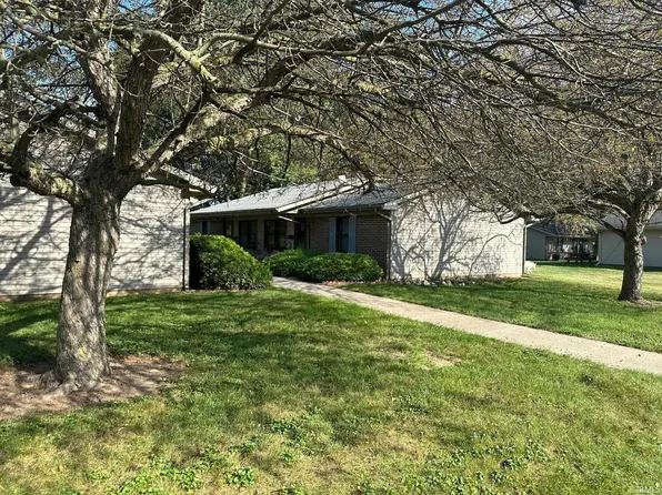 526 E Market St, South Whitley, IN 46787