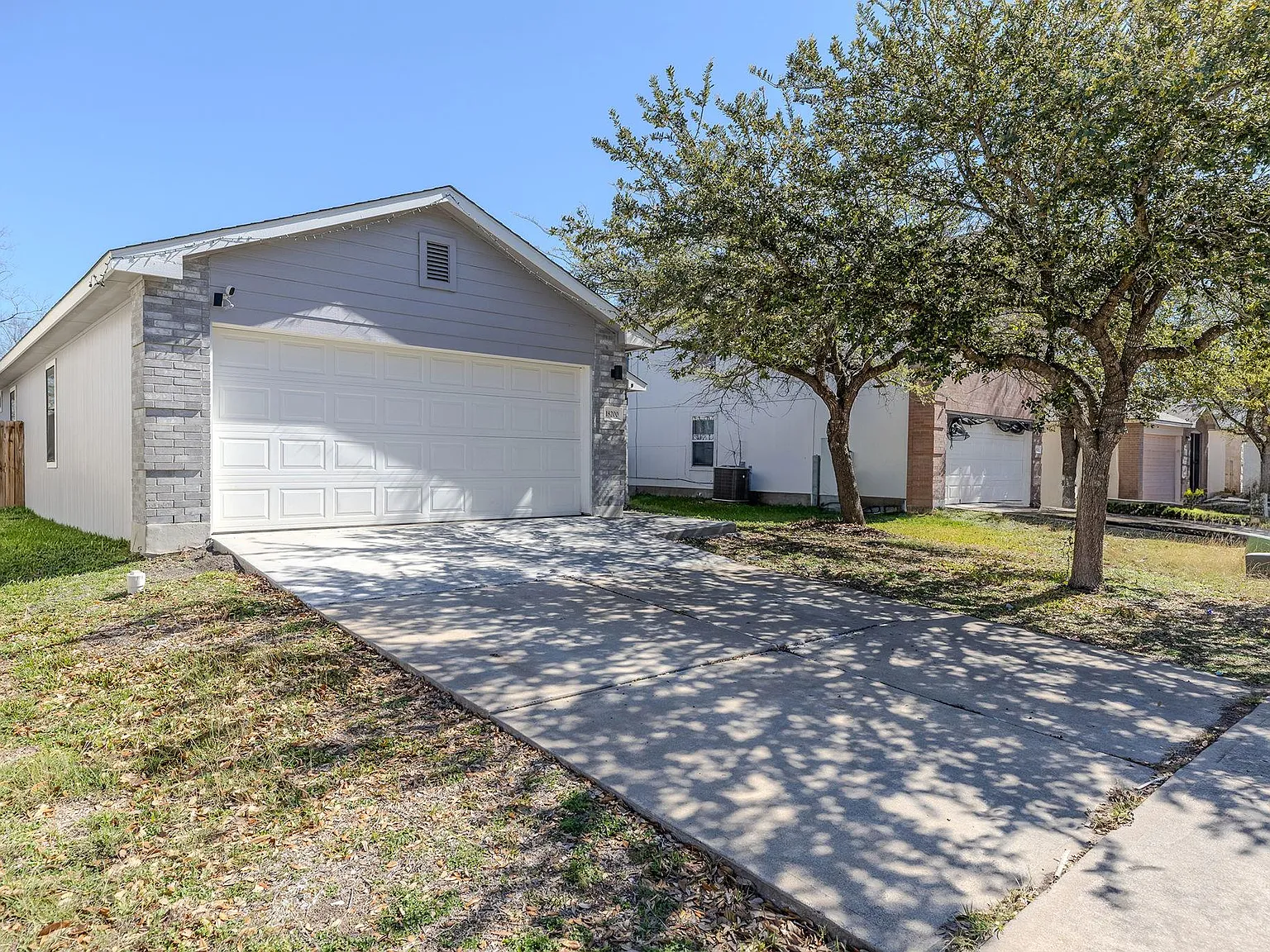 3 bed, 2.0 bath, 1302 sqft, $1,800 — Photo 2