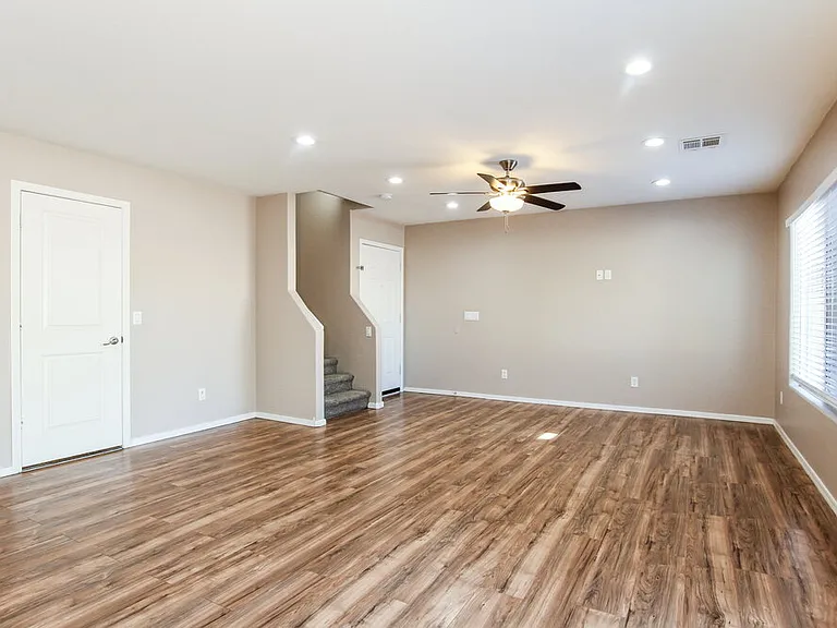 5804 S 10th Dr — Photo 6