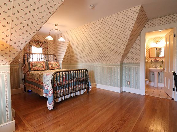 4th image of 83 Longwood Ave Room 10