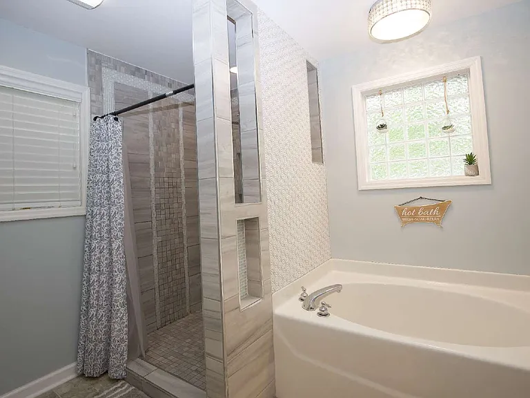 225 Adams Cir — Photo 28