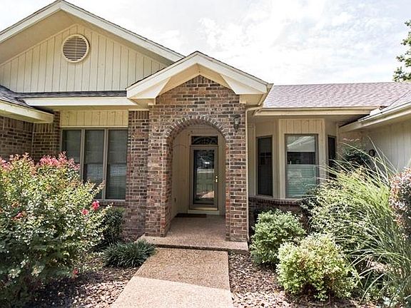 3rd image of 9 Wesmere Ln