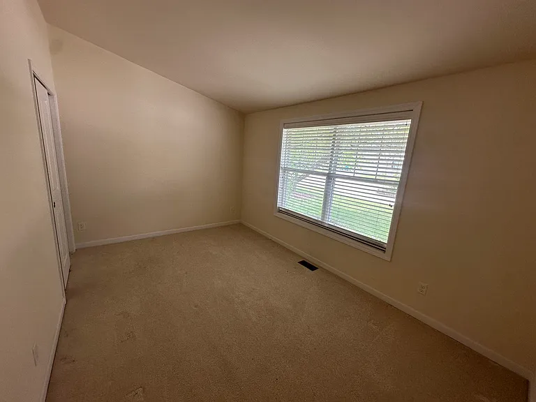 517 Crescent Ct — Photo 4