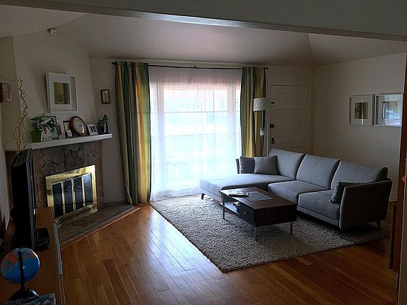 4th image of 736 Acacia Ave