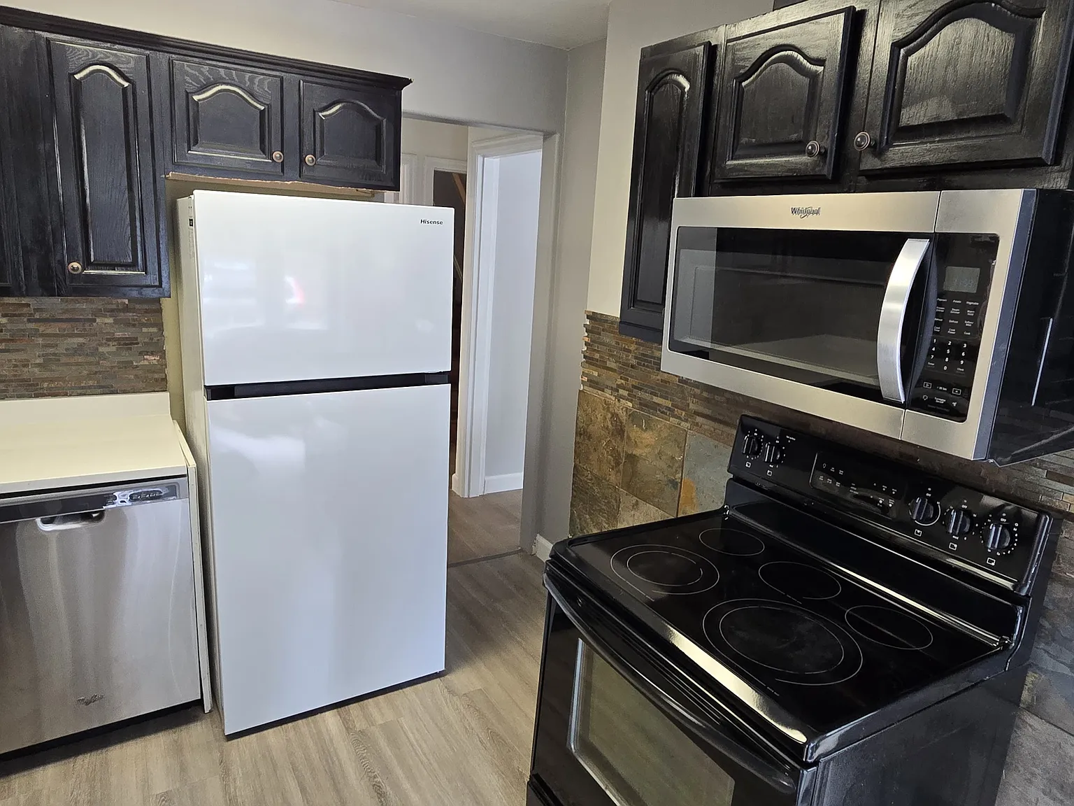 5 bed, $3,099 — Photo 2
