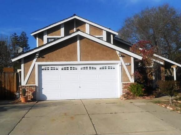 2nd image of 431 Woodmont Pl