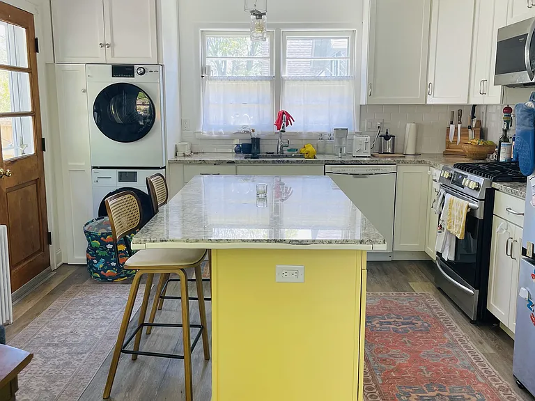 12 Parrott St — Photo 14