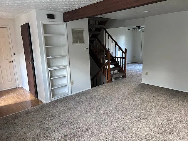 Beautiful Townhome, Three Floors of Living Space, Two Decks, and Garage — Photo 3