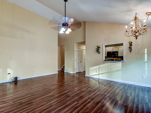 4th image of 301 Baltica Ln