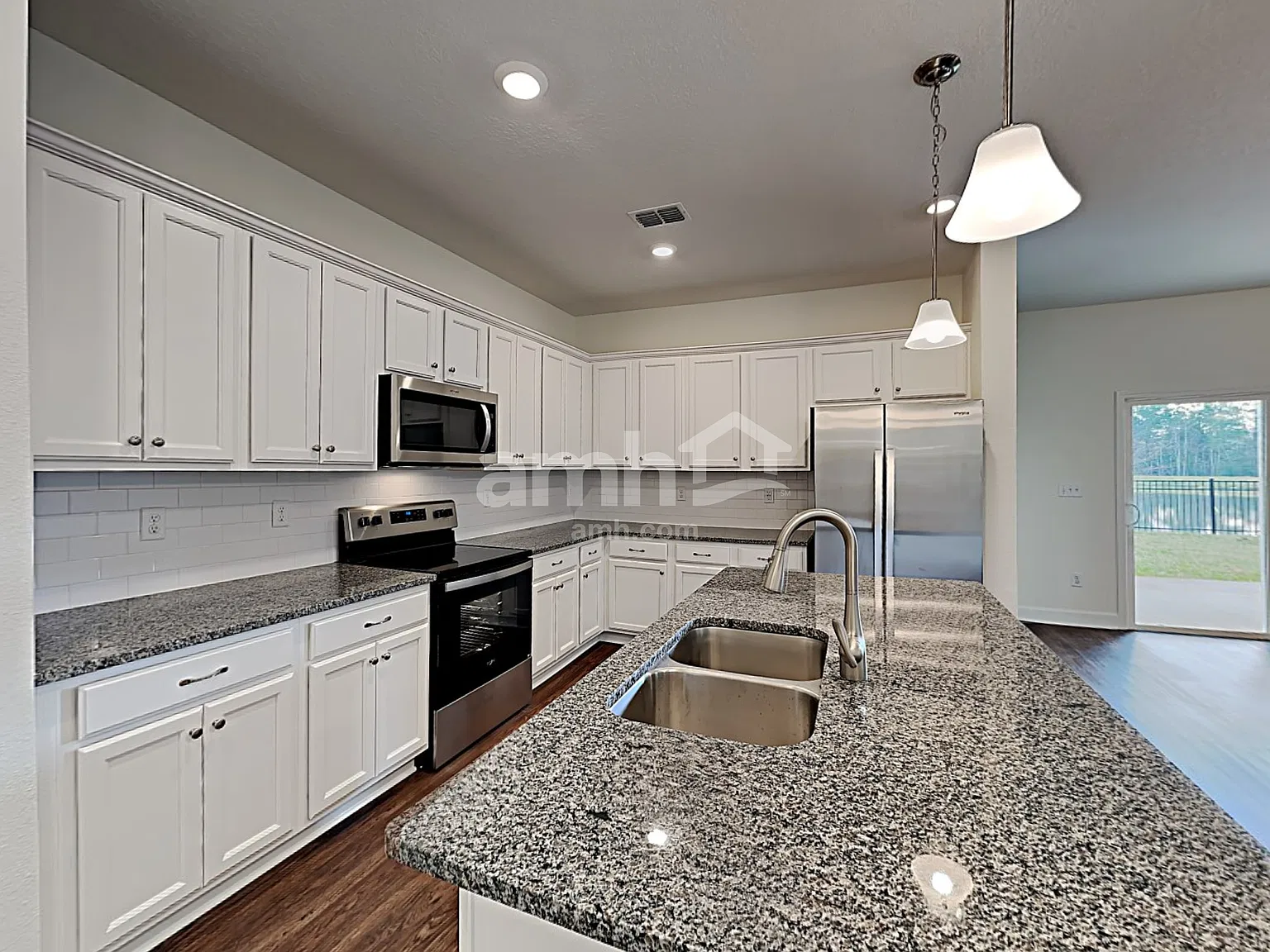 4 bed, 2.5 bath, 2078 sqft, $2,300 — Photo 3