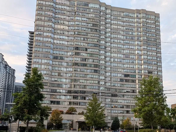 30 Greenfield Ave #610, Toronto, ON M2N 6N3