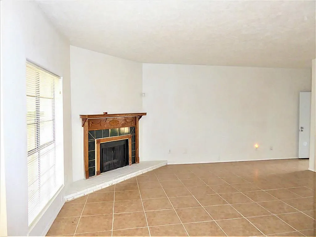 1 bed, 836 sqft, $1,100 — Photo 3