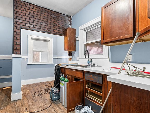 4th image of 3317 Clairmount St